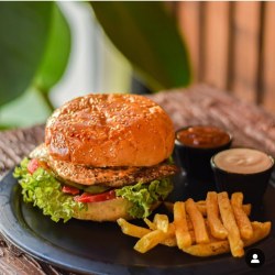 اینستاگرام پیتزا باکس نوشهر